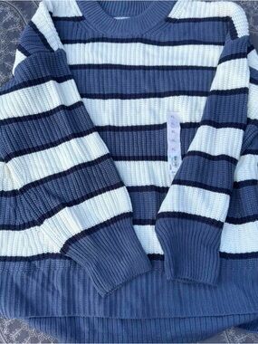 Kohl's Navy and White Ribbed Stripe Sweater